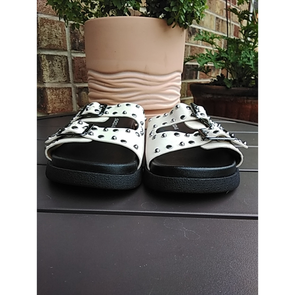 🌸NWOT Soda Studded Slides Sandals Size 8M Cream and Black - Picture 3 of 9